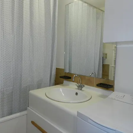 2 Pieces Avec Piscine Et A - Fr-1-251-885 * Bormes-les-Mimosas